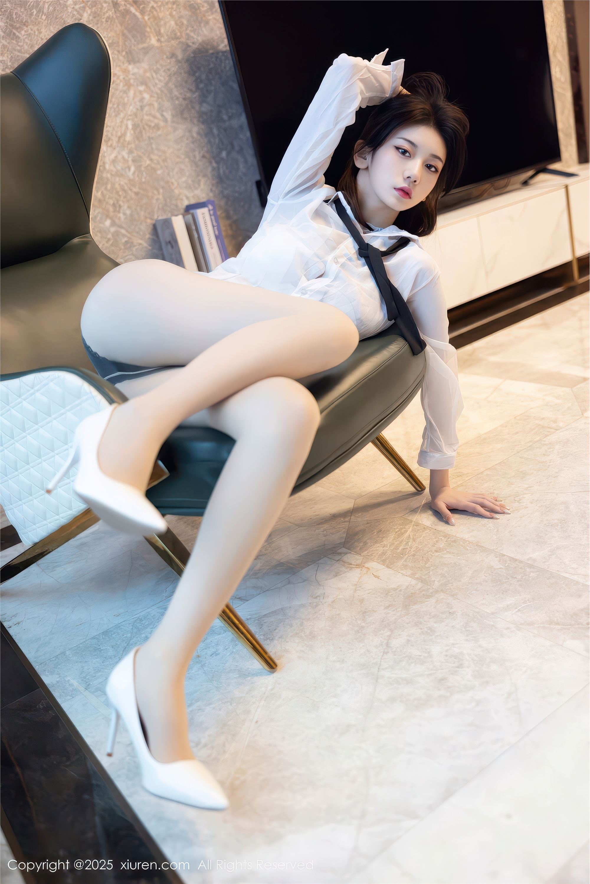 Xiuren秀人网 2025.12.05 NO.11077 凌七七